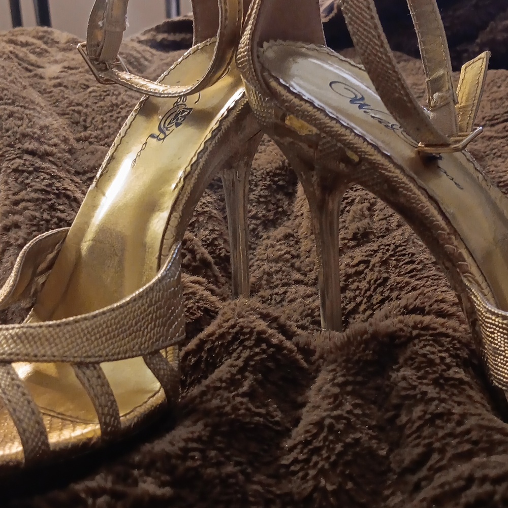 Shoes - Picture 7 of 10